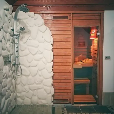 Cottage: Az Po Usi Sloup (Liberec)