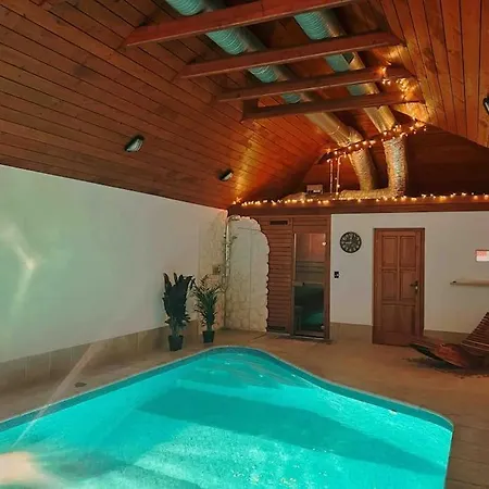 Cottage: Az Po Usi Villa *