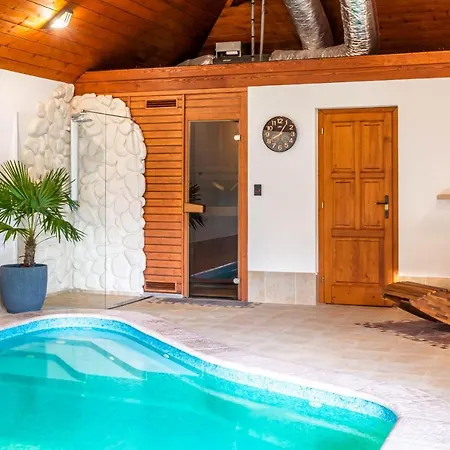 Cottage: Az Po Usi Sloup (Liberec)