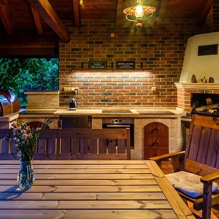 Cottage: Az Po Usi Βίλα